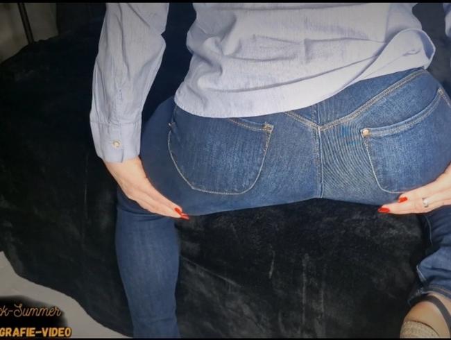 My ass wrapped in hot tight jeans, you don't want to unpack it... do you? A